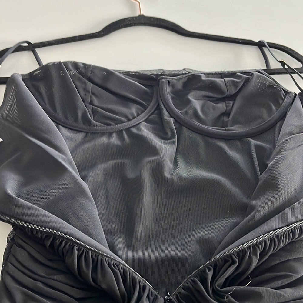 Babaton, black dress, size 6 great condition sexy on - Picture 8 of 8